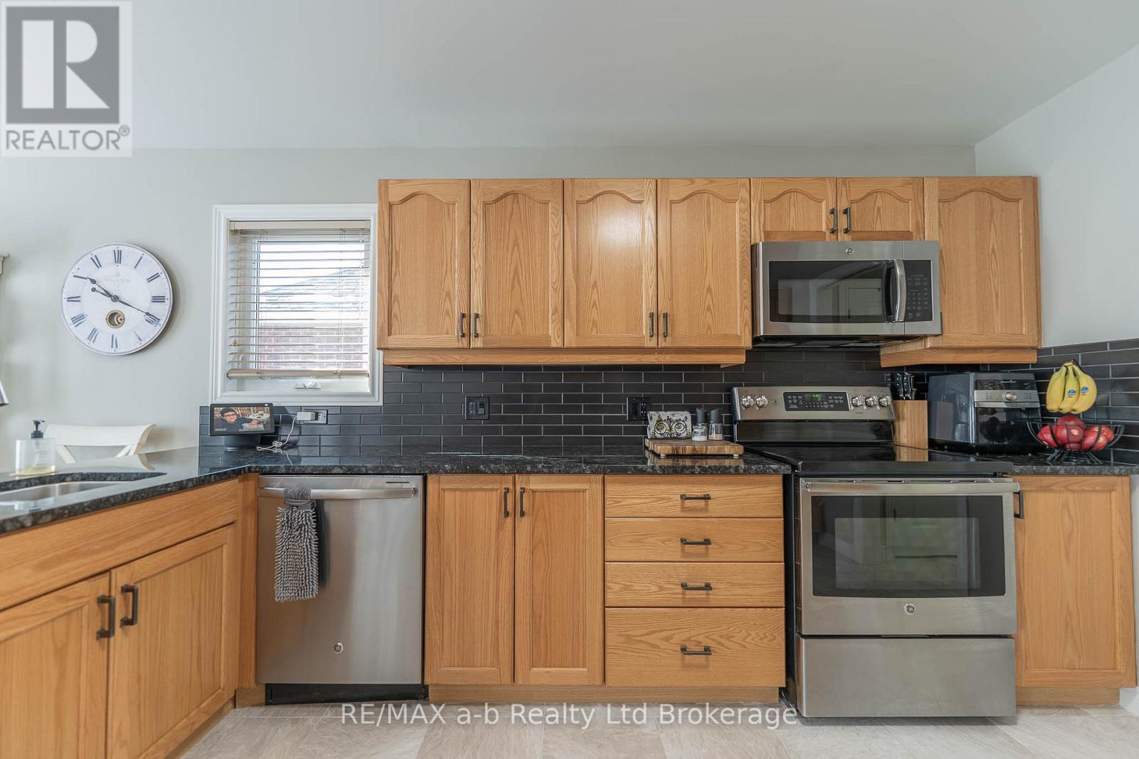 90 Weston Drive, Tillsonburg, Ontario  N4G 5W9 - Photo 13 - X12566574