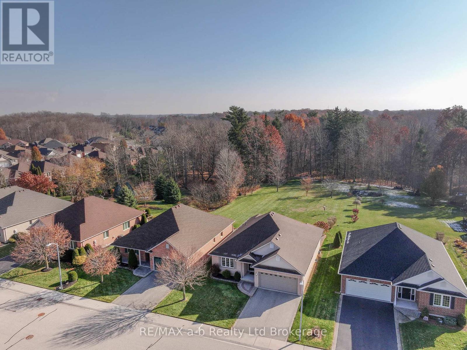 90 Weston Drive, Tillsonburg, Ontario  N4G 5W9 - Photo 38 - X12566574