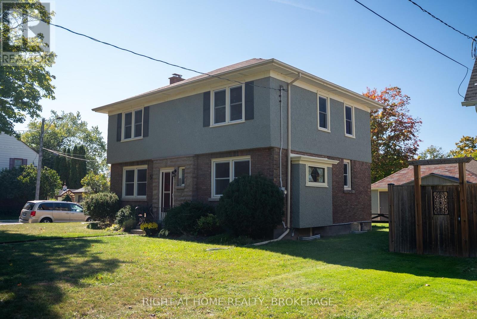 57 Edgar Street, Welland, Ontario  L3C 1S6 - Photo 2 - X12566432