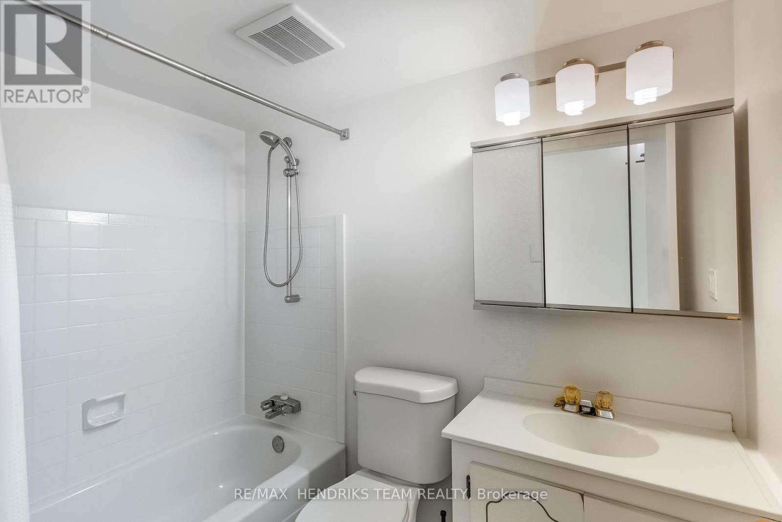 417 - 196 Scott Street, St. Catharines, Ontario  L2N 5T2 - Photo 21 - X12566534