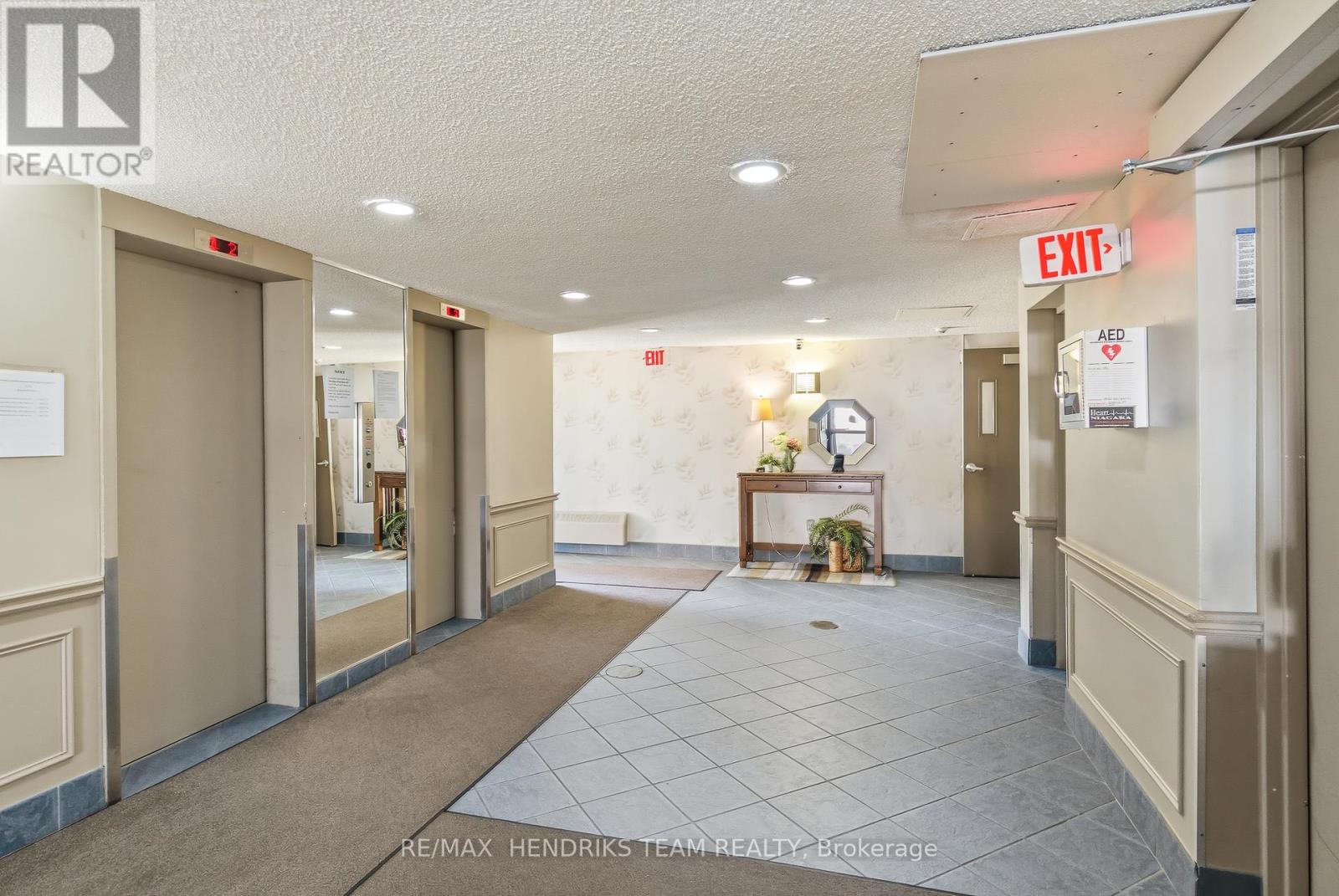 417 - 196 Scott Street, St. Catharines, Ontario  L2N 5T2 - Photo 4 - X12566534