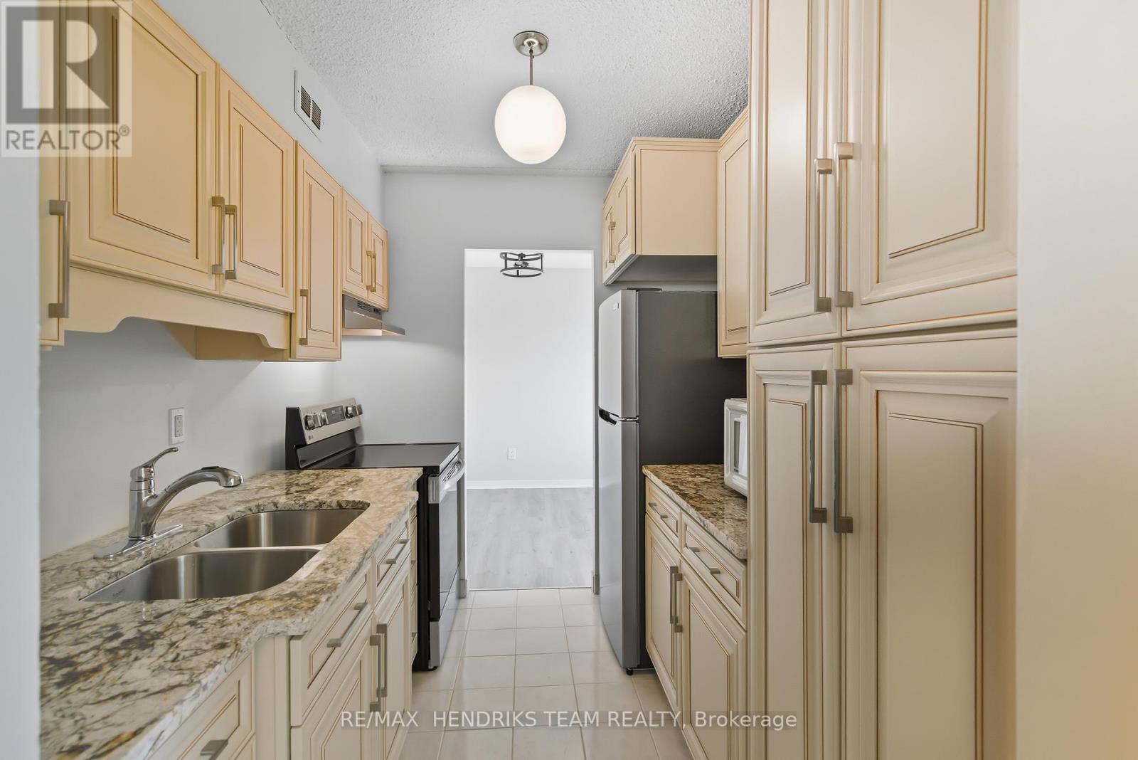 417 - 196 Scott Street, St. Catharines, Ontario  L2N 5T2 - Photo 6 - X12566534