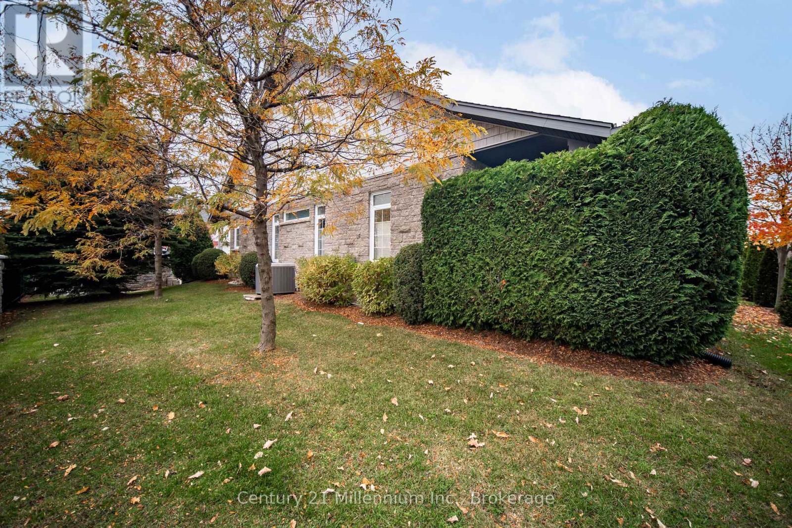 11 - 190 Morpeth Street, Saugeen Shores, Ontario N0H 2L0 - Photo 3 - X12566410