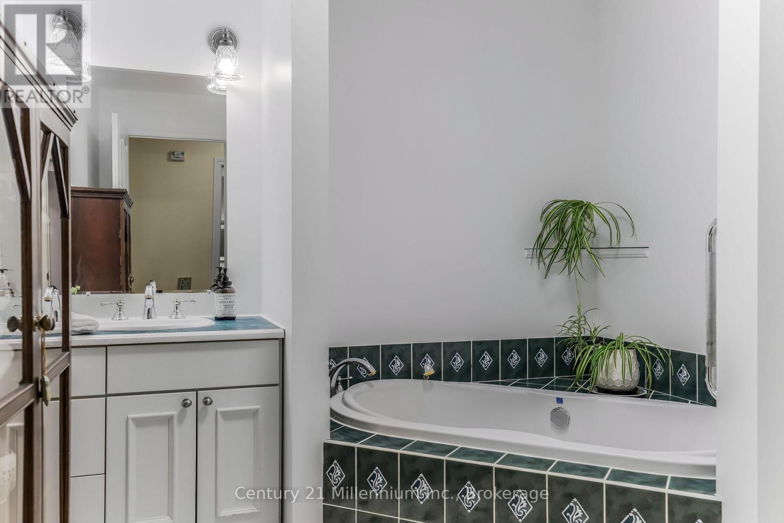 244 Summerhill Road, Saugeen Shores, Ontario  N0H 2L0 - Photo 42 - X12566428