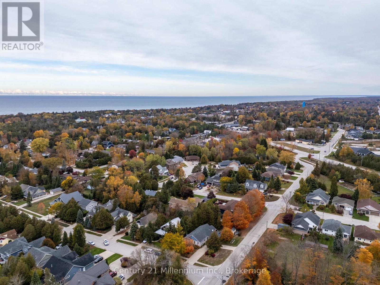 244 Summerhill Road, Saugeen Shores, Ontario  N0H 2L0 - Photo 9 - X12566428