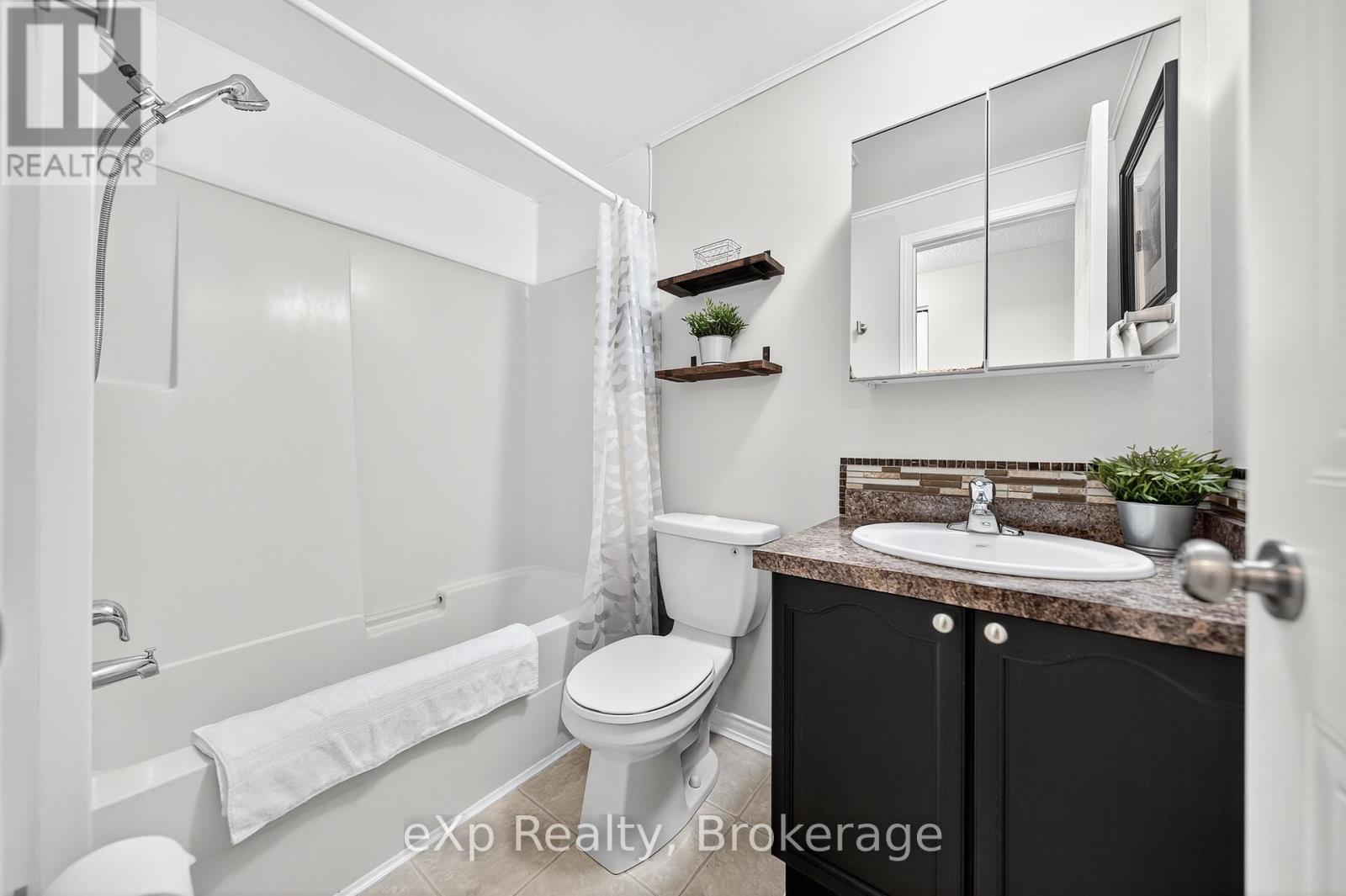 75 - 129 Victoria Road N, Guelph, Ontario N1E 6V4 - Photo 36 - X12566456