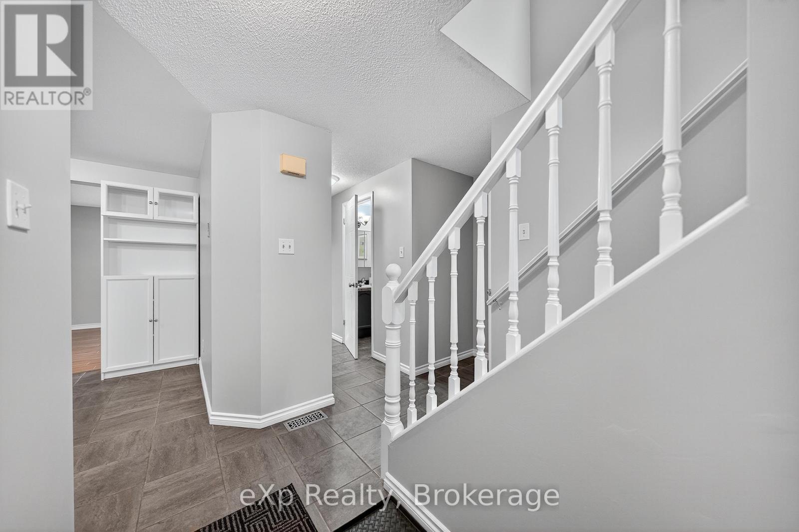 75 - 129 Victoria Road N, Guelph, Ontario N1E 6V4 - Photo 4 - X12566456