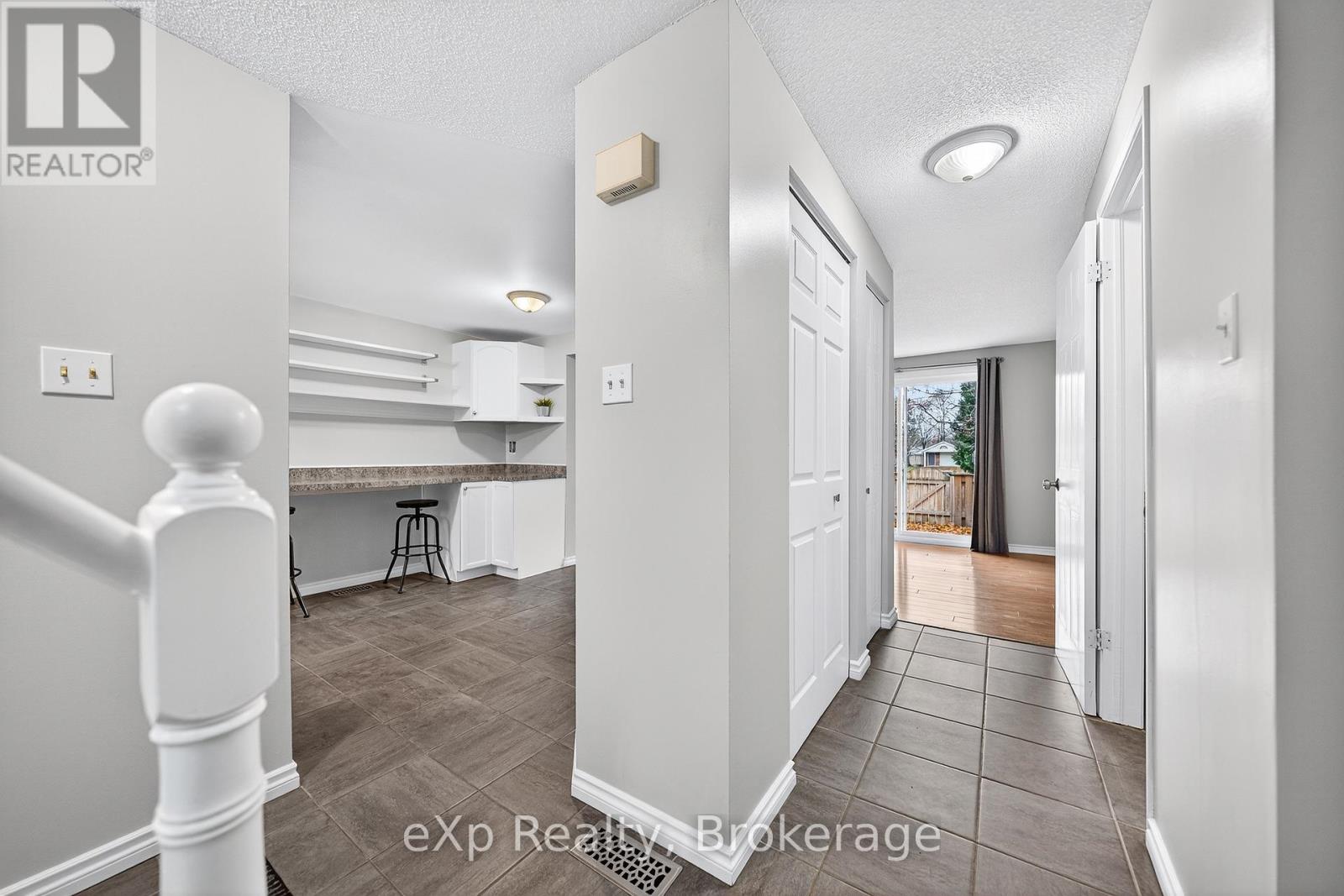 75 - 129 Victoria Road N, Guelph, Ontario N1E 6V4 - Photo 5 - X12566456