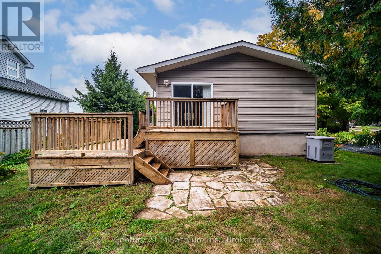 359 High Street, Saugeen Shores, Ontario  N0H 2L0 - Photo 2 - X12566464