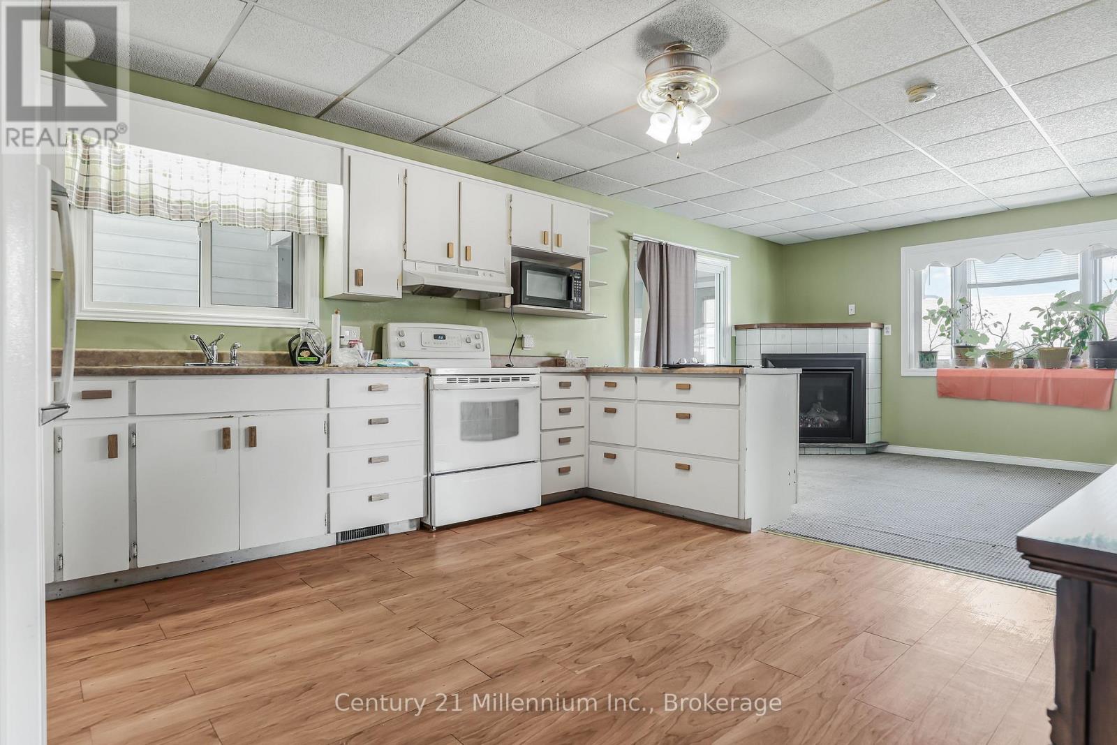 228 Palmerston Street, Saugeen Shores, Ontario N0H 2L0 - Photo 35 - X12566472