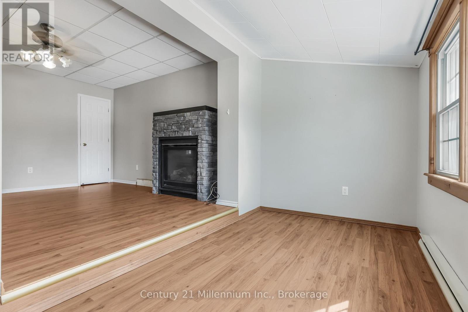 228 Palmerston Street, Saugeen Shores, Ontario N0H 2L0 - Photo 8 - X12566472