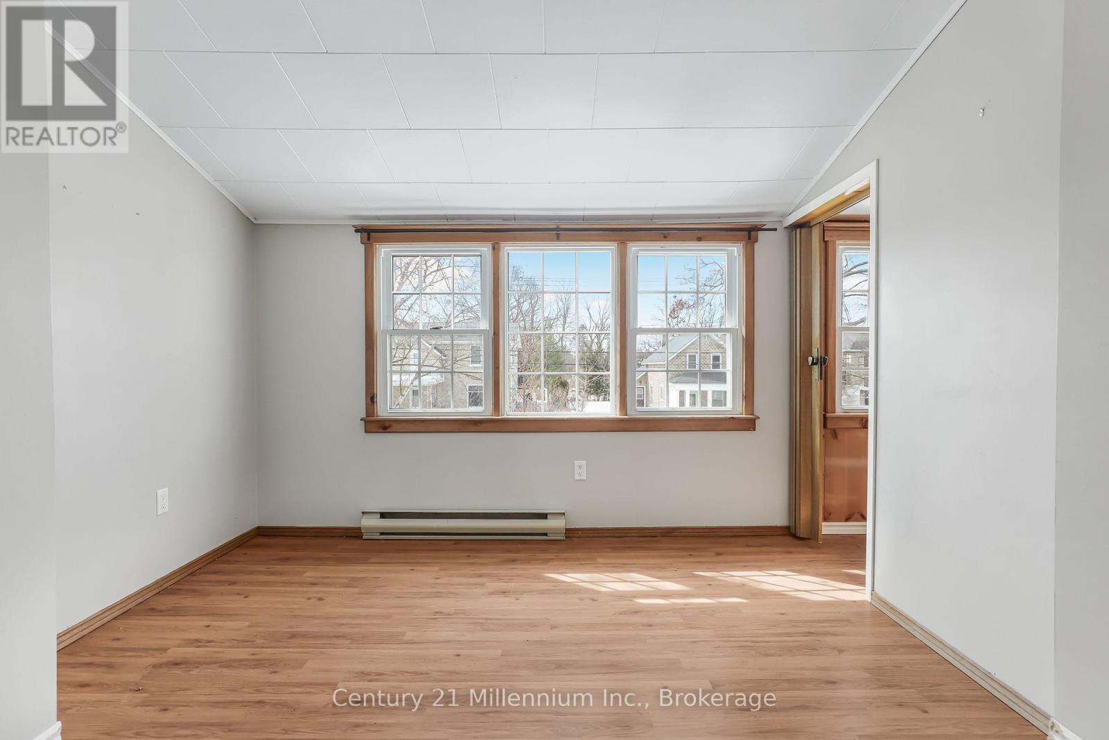 228 Palmerston Street, Saugeen Shores, Ontario N0H 2L0 - Photo 9 - X12566472