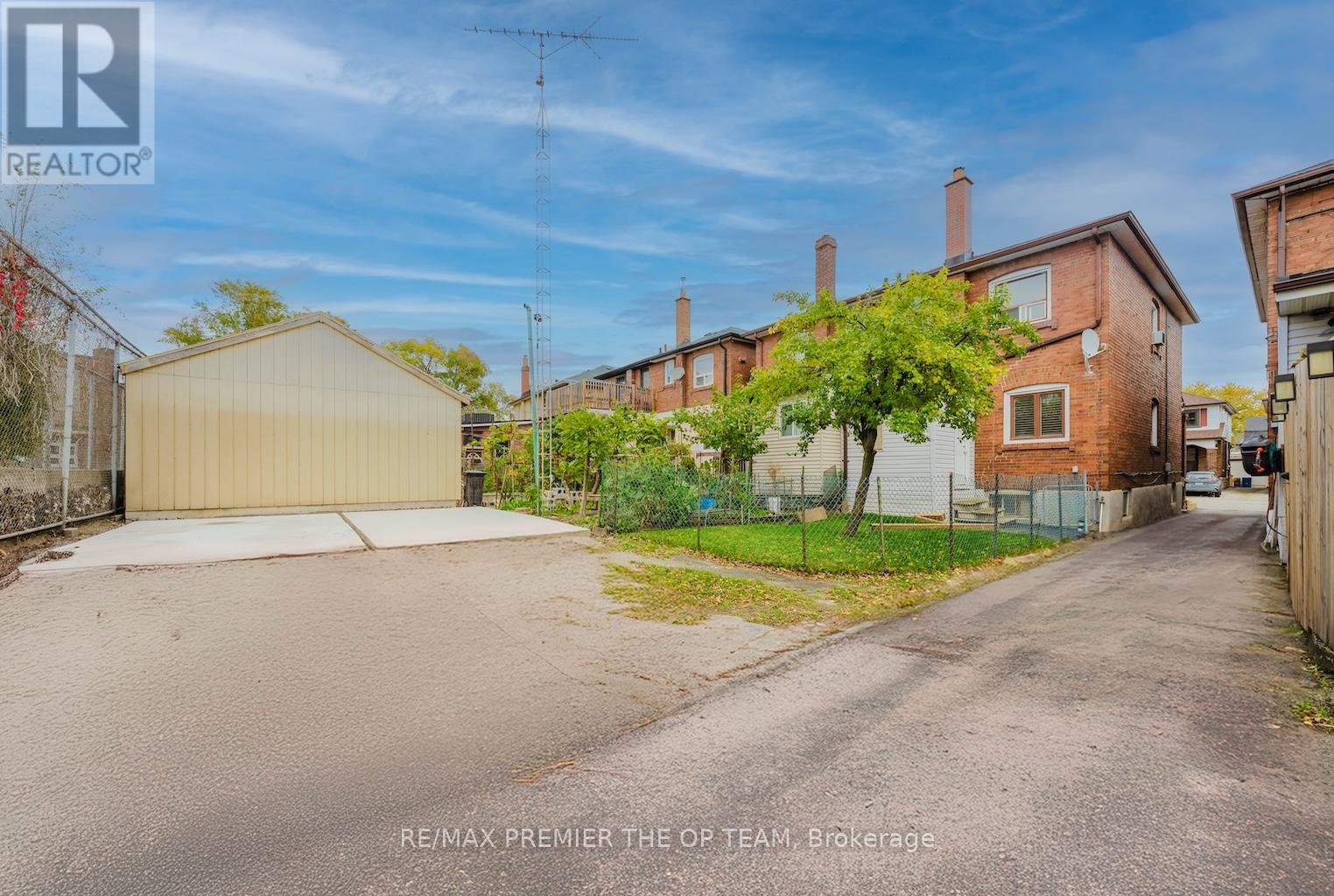 18 Greyton Crescent, Toronto, Ontario  M6E 2G2 - Photo 26 - C12566488