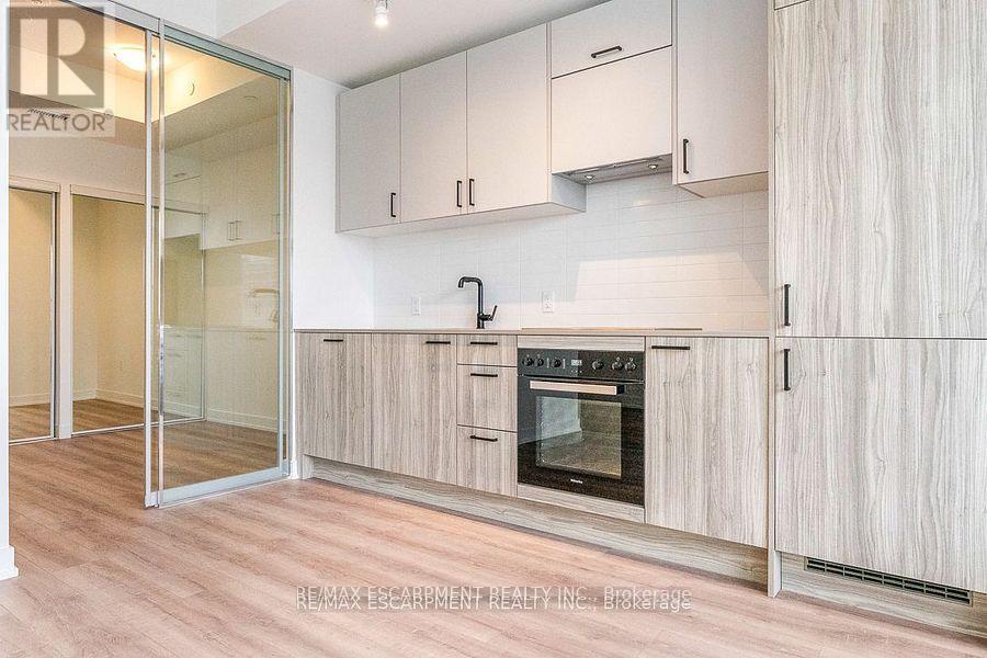 715 - 1 Quarrington Lane, Toronto, Ontario  M3C 0S4 - Photo 4 - C12566522