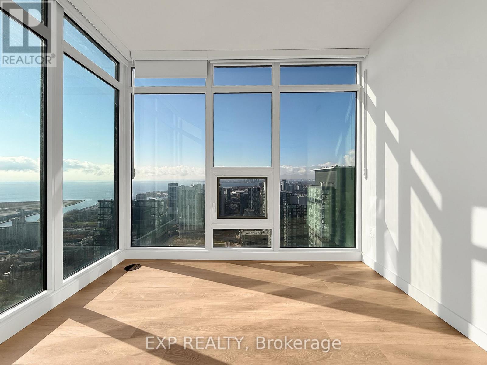 5211 - 3 Concord Cityplace Way, Toronto, Ontario  M5V 0X4 - Photo 20 - C12566634