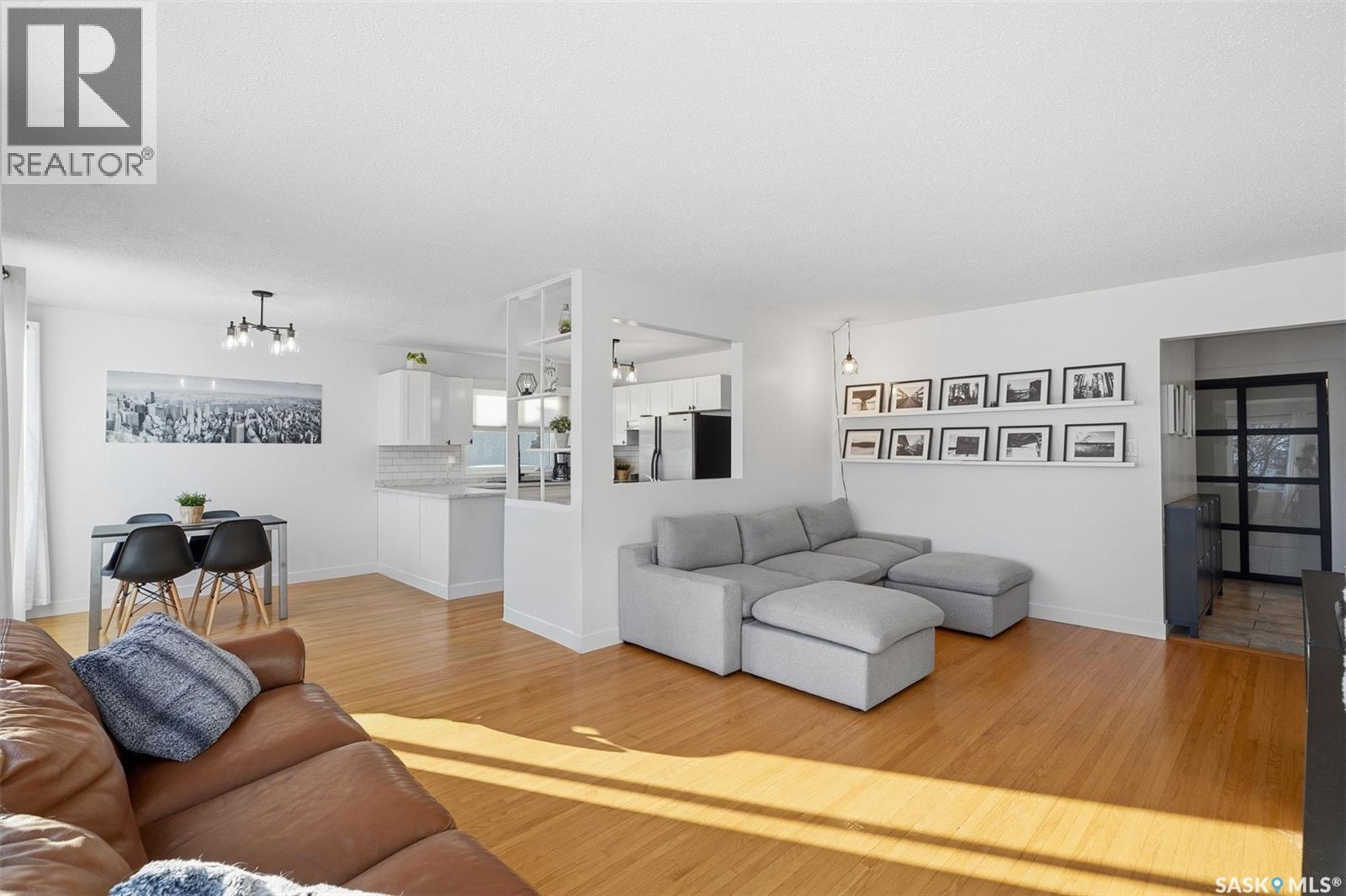 45 Porteous Crescent, Saskatoon, Saskatchewan  S7J 2S7 - Photo 4 - SK024423