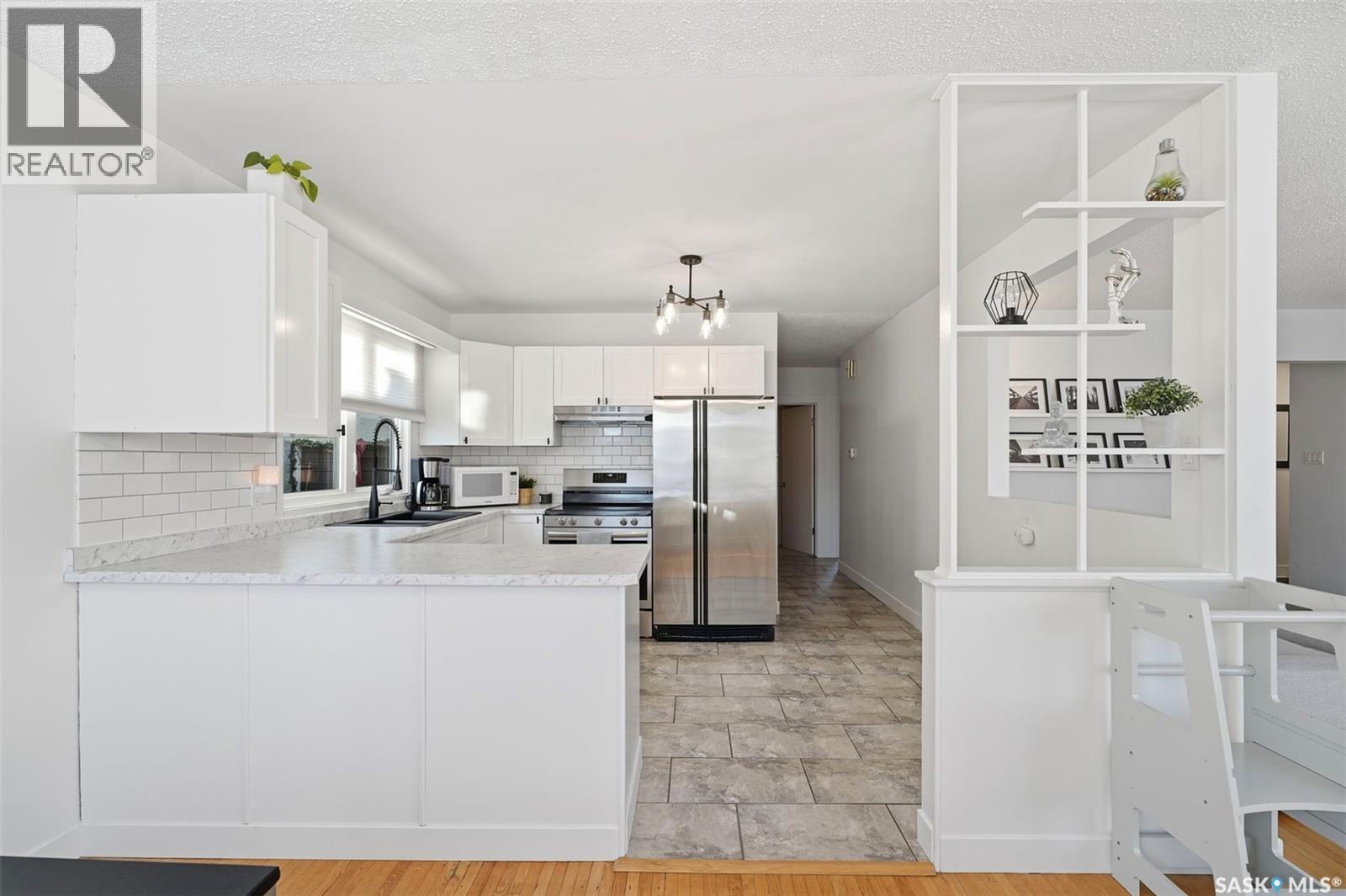 45 Porteous Crescent, Saskatoon, Saskatchewan  S7J 2S7 - Photo 7 - SK024423