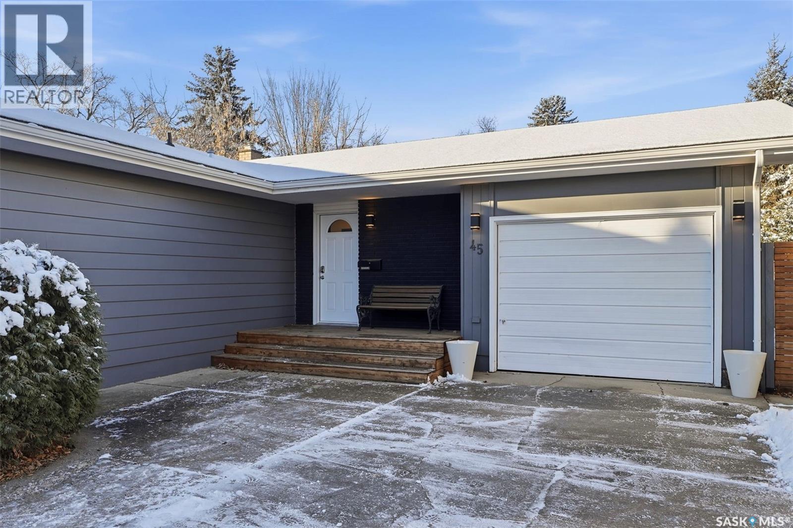 45 Porteous Crescent, Saskatoon, Saskatchewan  S7J 2S7 - Photo 2 - SK024423