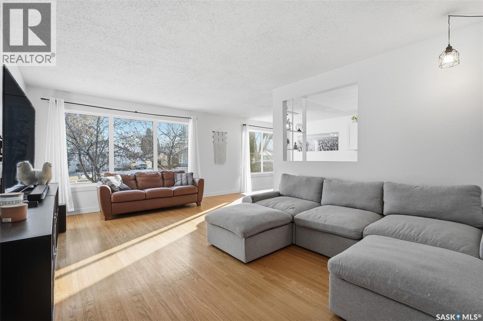 45 Porteous Crescent, Saskatoon, Saskatchewan  S7J 2S7 - Photo 3 - SK024423