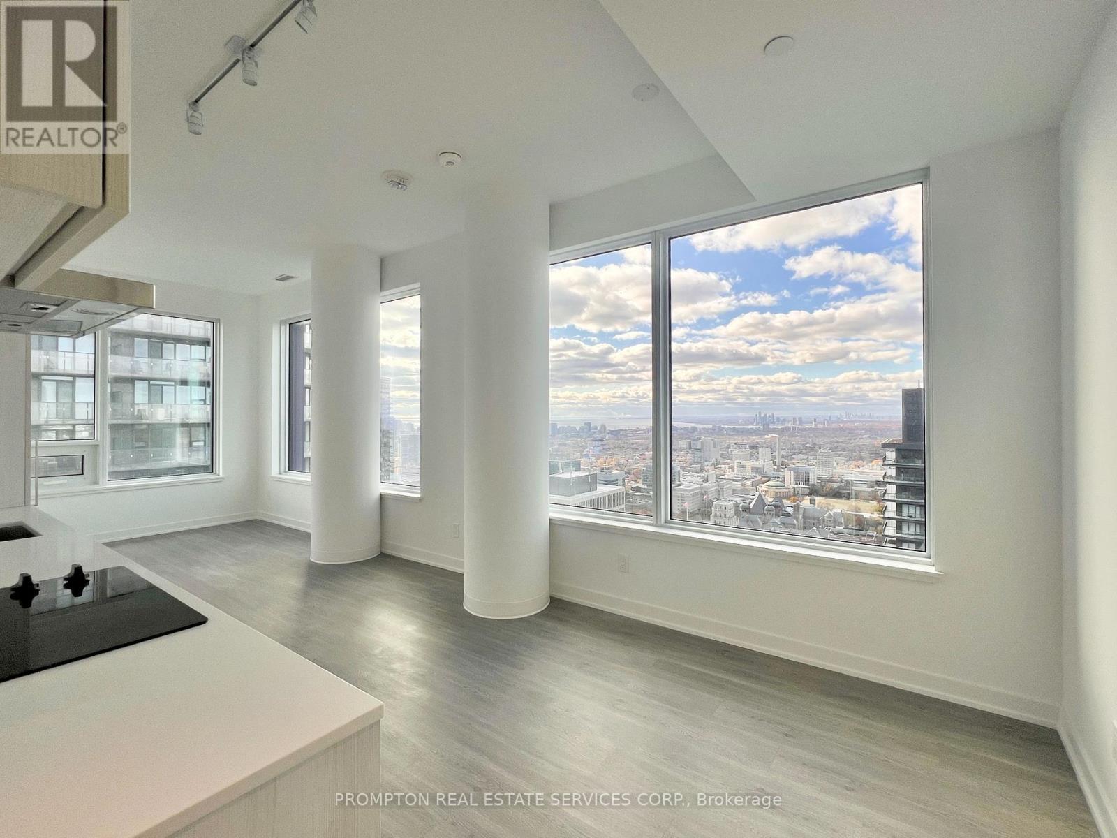 5215 - 8 WELLESLEY STREET W, Toronto, Ontario