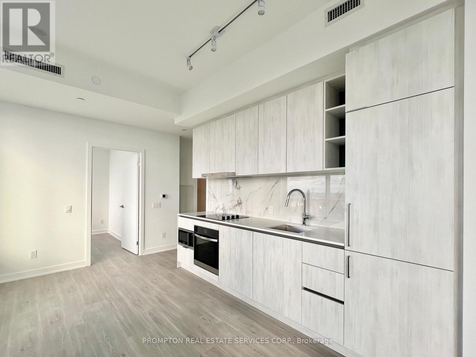 5215 - 8 Wellesley Street W, Toronto, Ontario  M4Y 0J5 - Photo 4 - C12544148