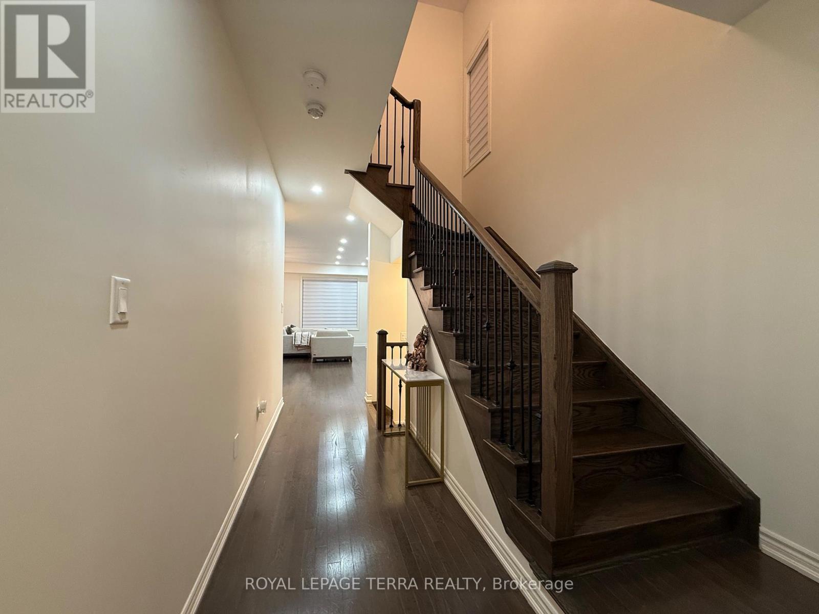 70 Fruitful Crescent, Whitby, Ontario  L1P 0N3 - Photo 4 - E12566424