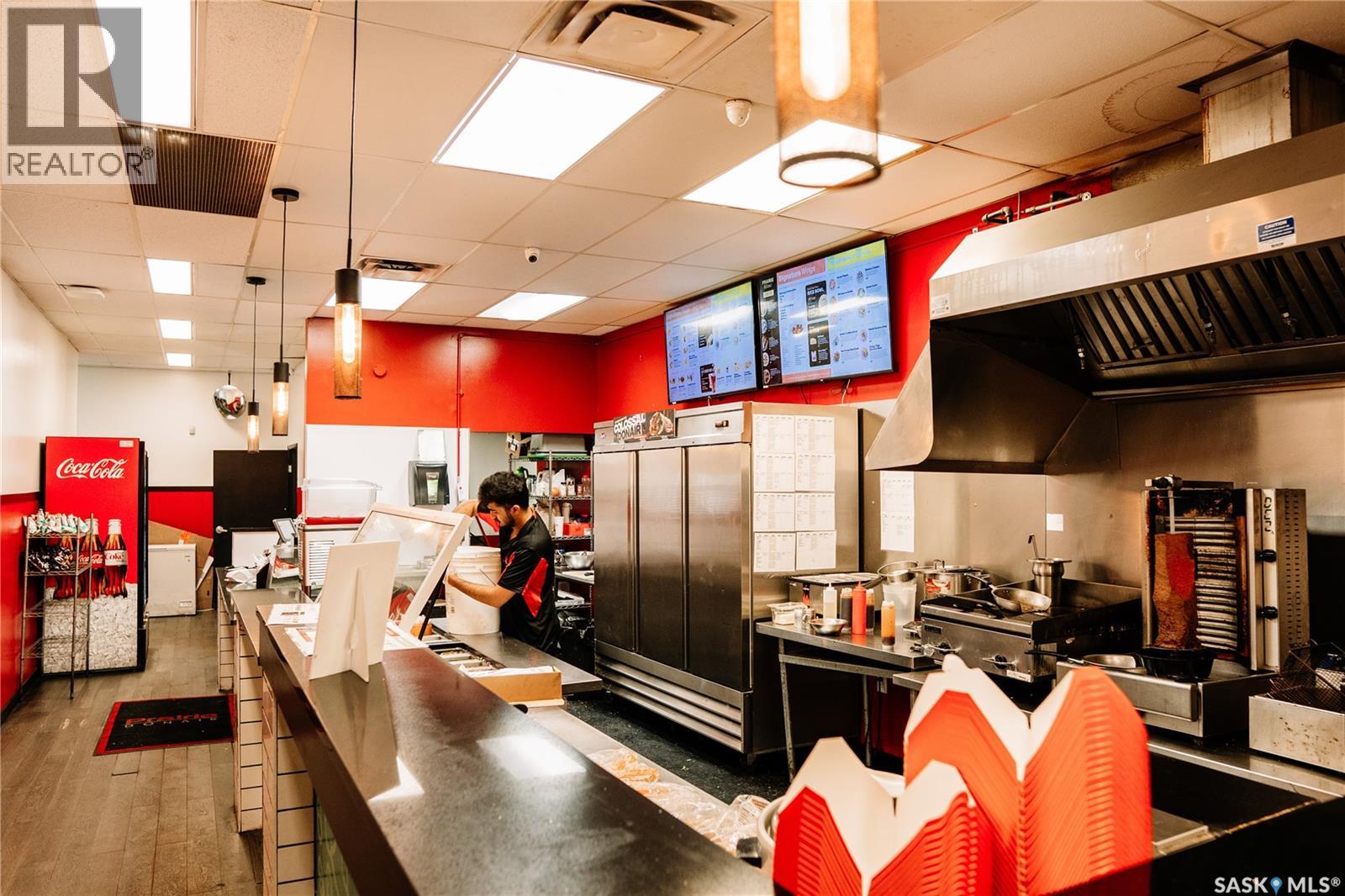 2518 Quance Street, Regina, Saskatchewan  S4V 2X5 - Photo 3 - SK024491