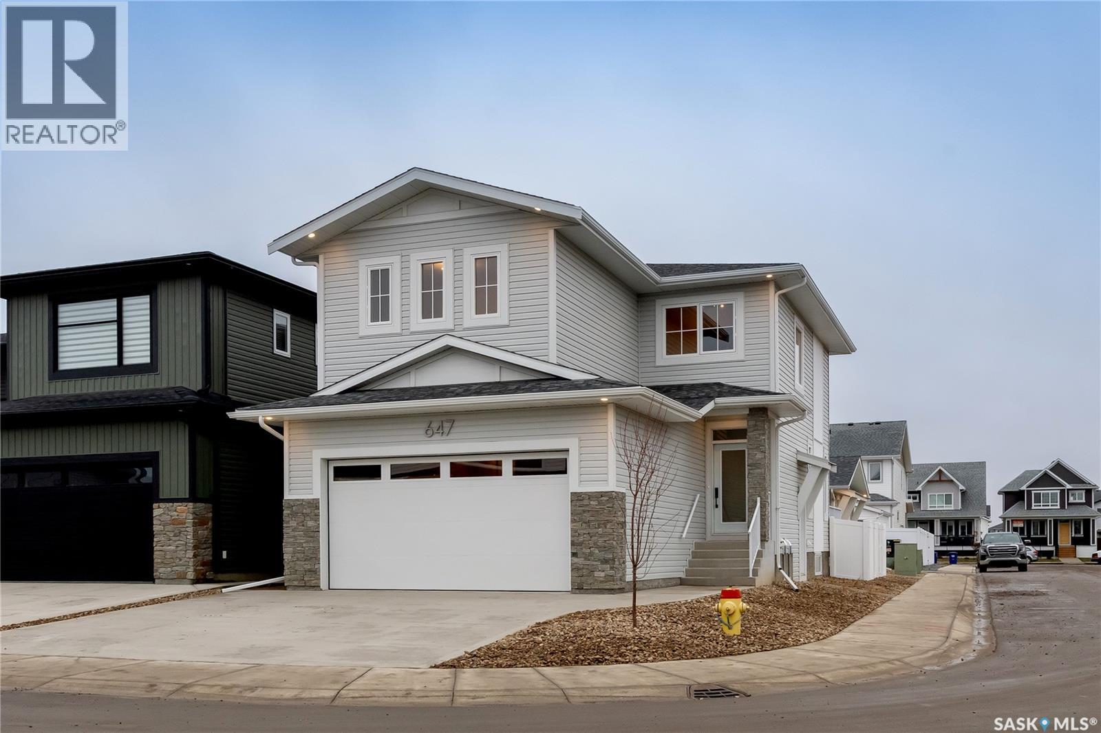 647 Pepper BEND, Saskatoon, Saskatchewan