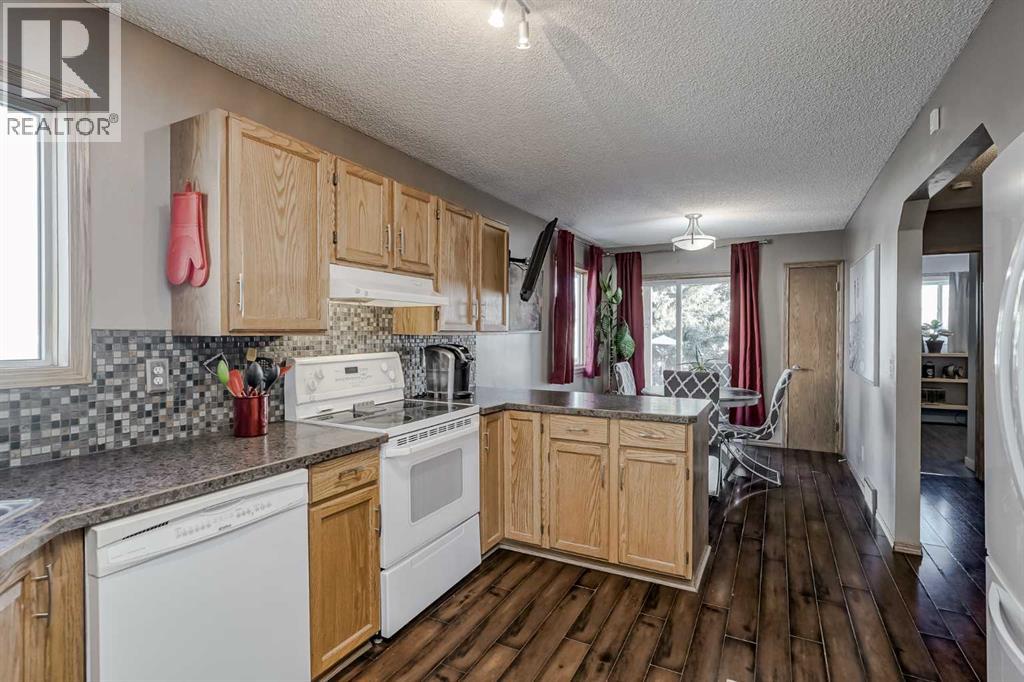 355 Coverdale Court Ne, Calgary, Alberta  T3K 4J8 - Photo 4 - A2271895