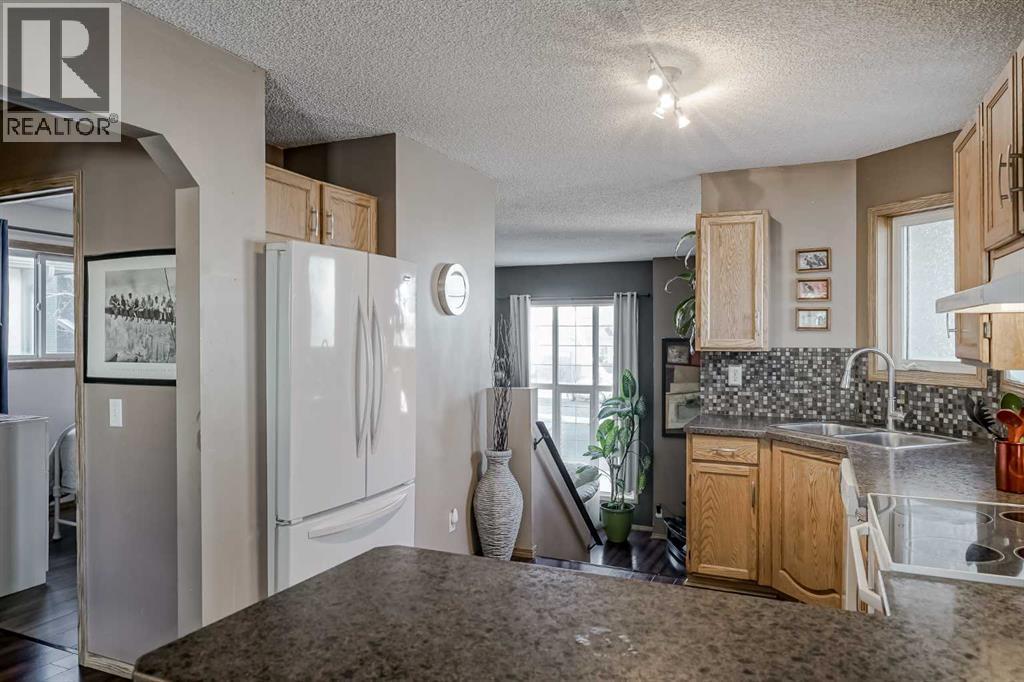 355 Coverdale Court Ne, Calgary, Alberta  T3K 4J8 - Photo 5 - A2271895