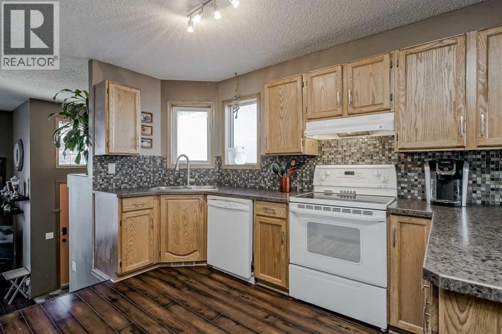 355 Coverdale Court Ne, Calgary, Alberta  T3K 4J8 - Photo 6 - A2271895