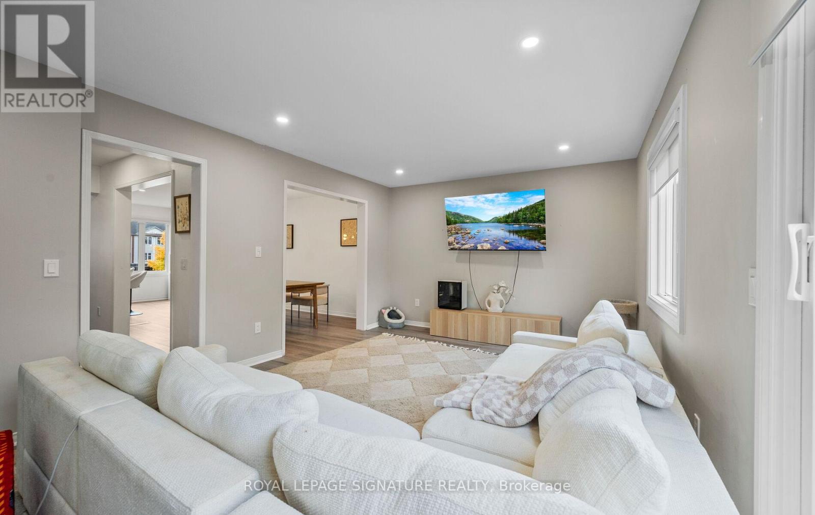 2320 Strawfield Court, Oakville, Ontario  L6H 6C2 - Photo 8 - W12556102