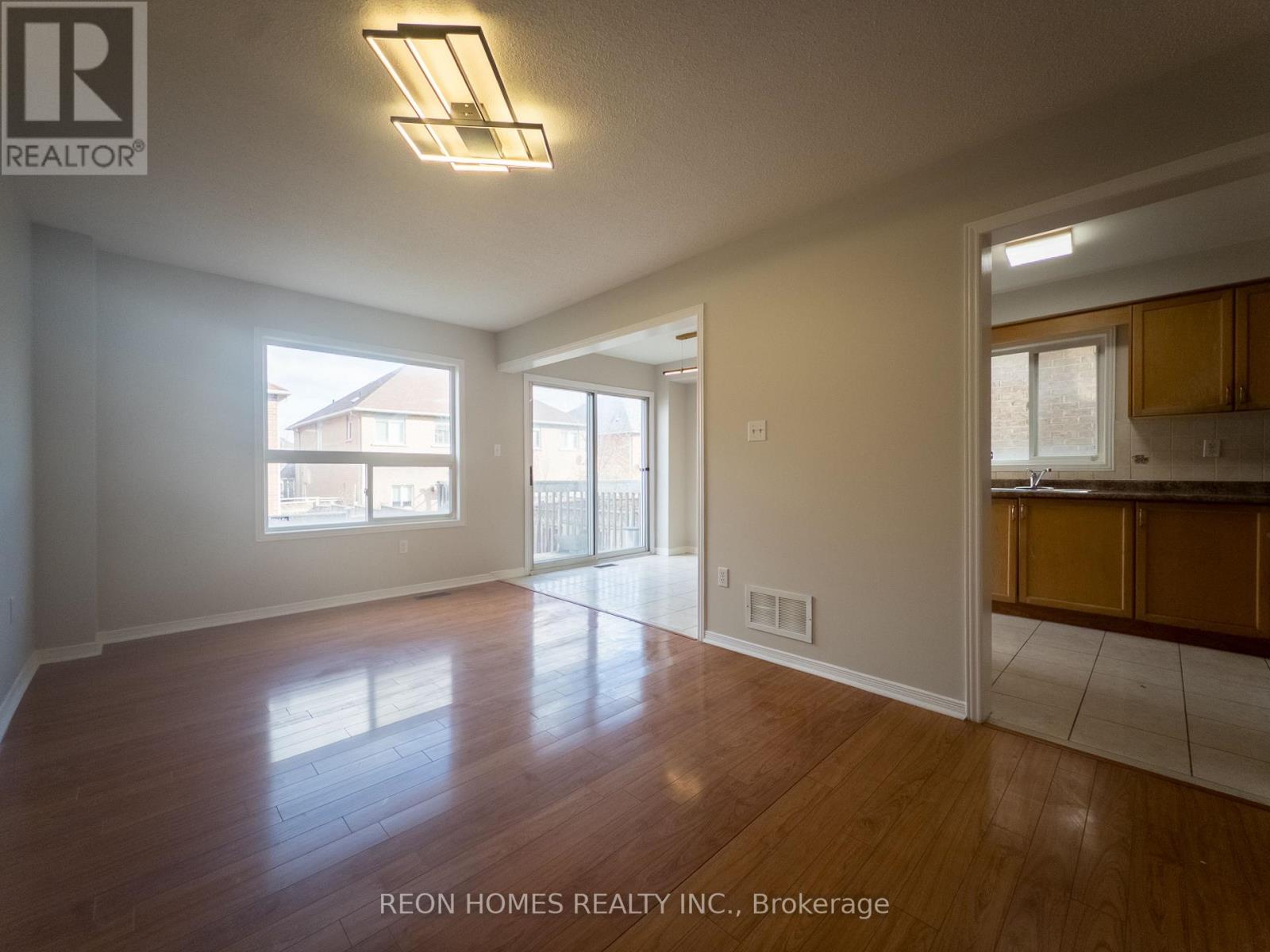 25 Hot Spring Road, Brampton, Ontario  L6R 3H9 - Photo 12 - W12563796