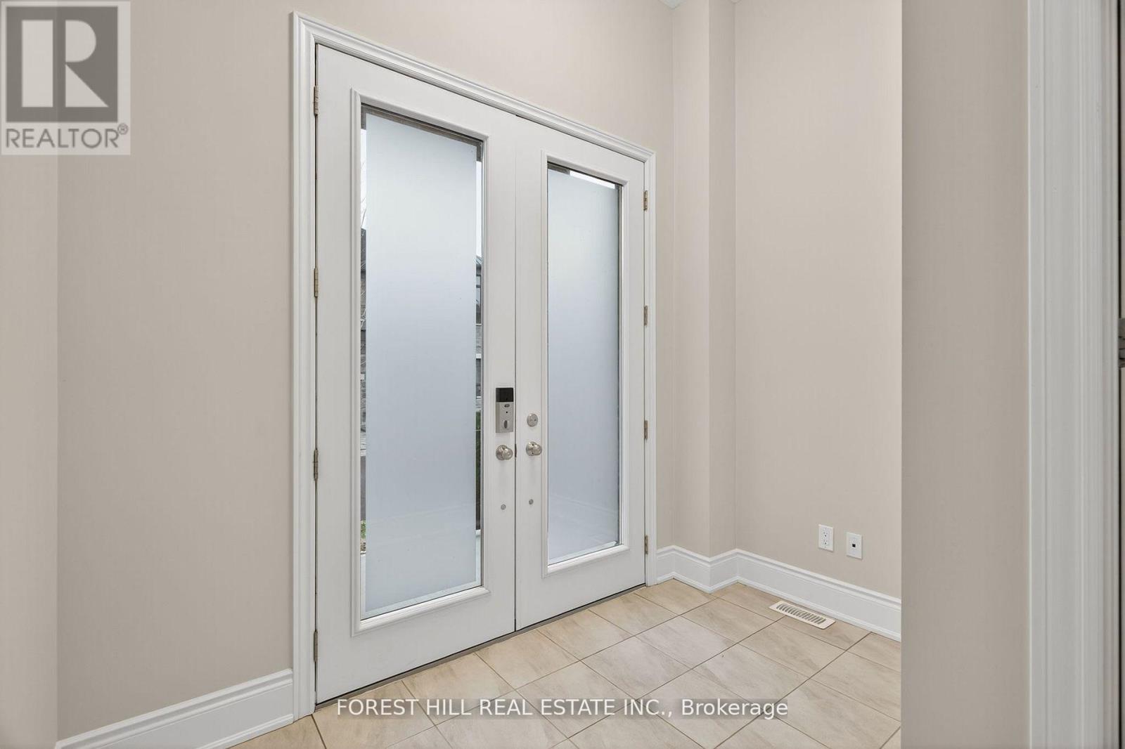 217 Sunset Vista Court, Aurora, Ontario  L4G 3Y1 - Photo 3 - N12566394