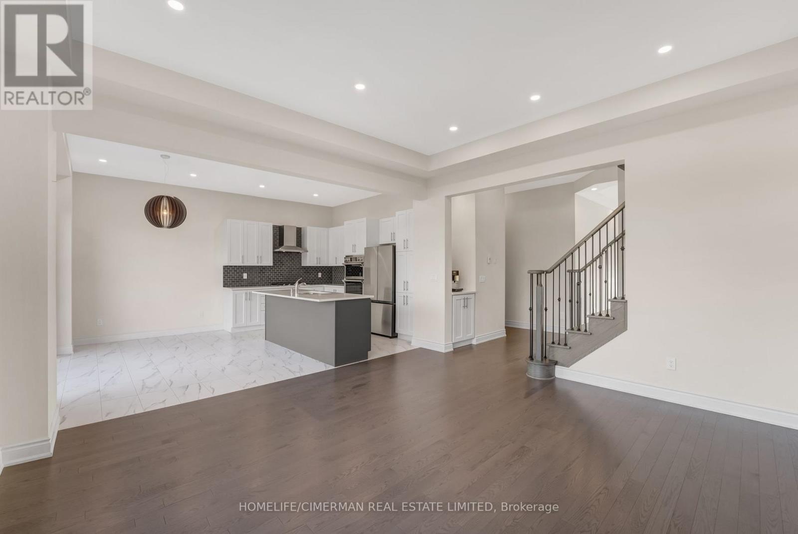 99 Black Walnut Court, Aurora, Ontario  L4G 3Y2 - Photo 11 - N12566430