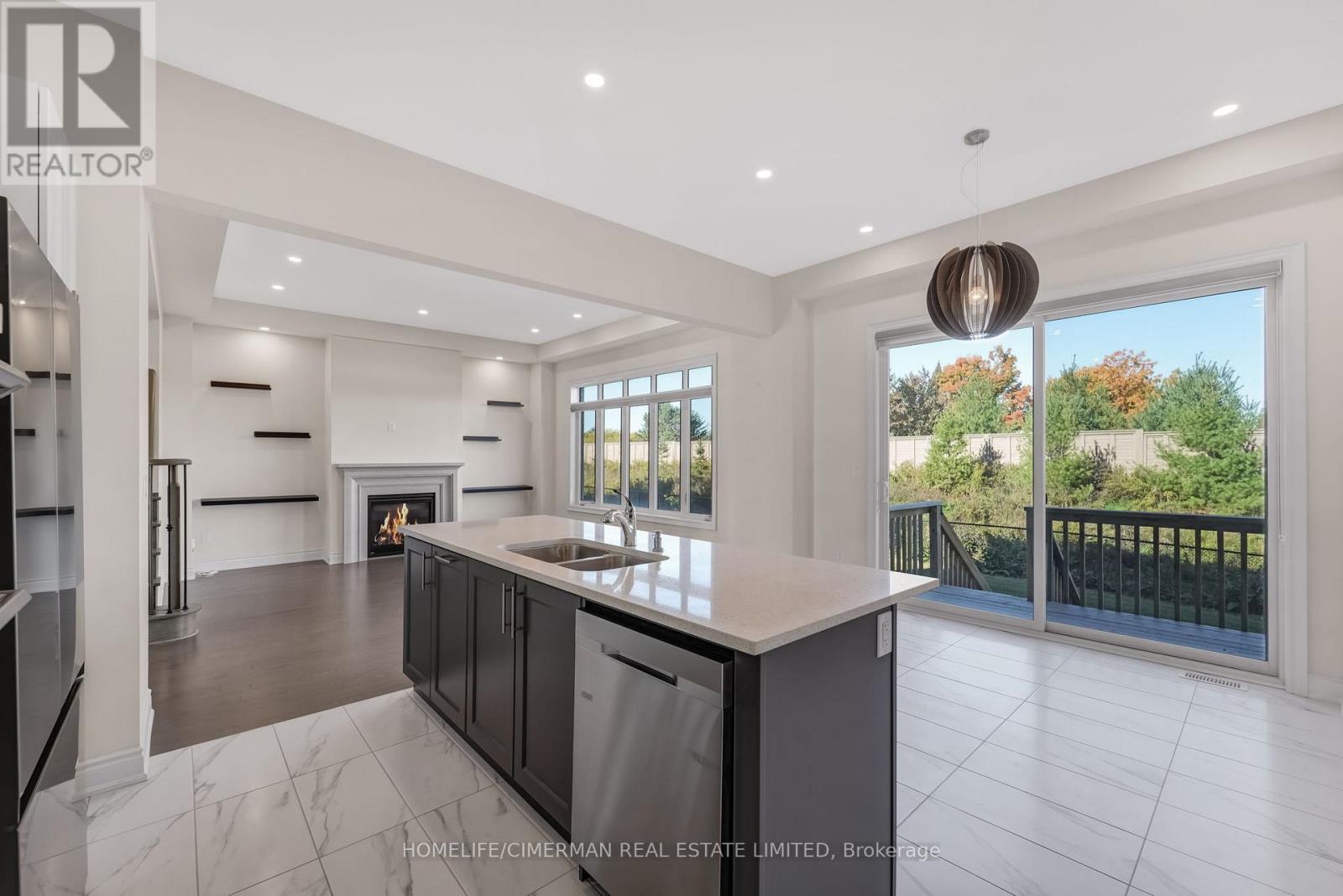 99 Black Walnut Court, Aurora, Ontario  L4G 3Y2 - Photo 4 - N12566430