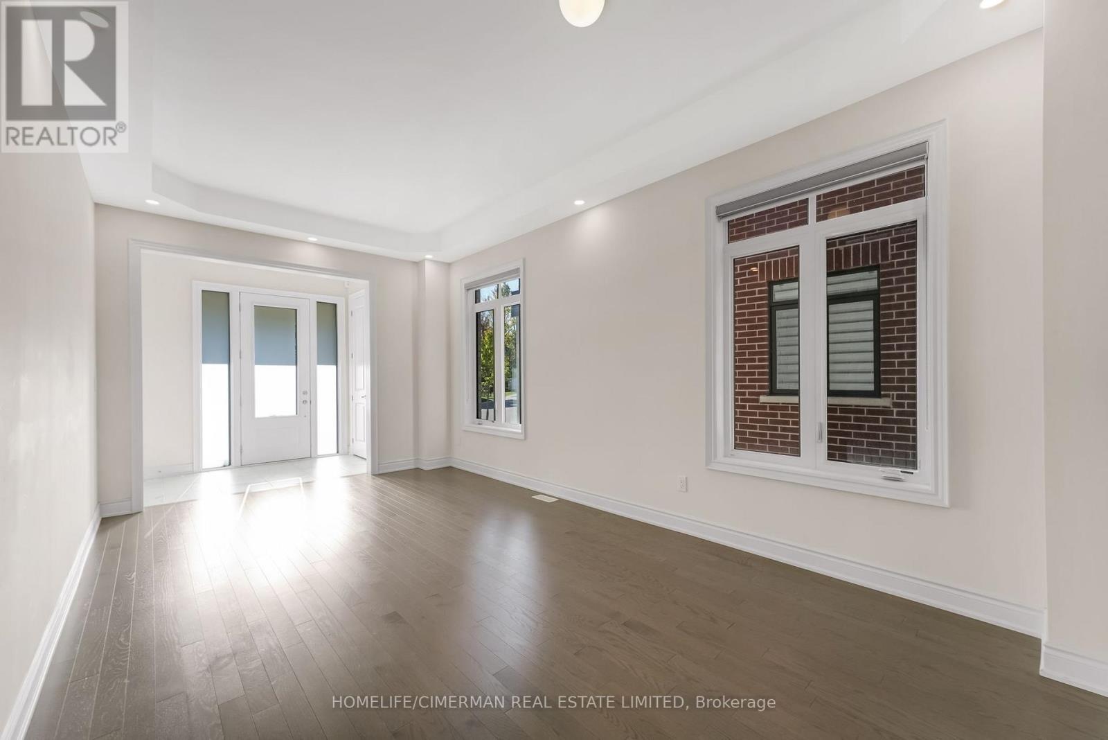 99 Black Walnut Court, Aurora, Ontario  L4G 3Y2 - Photo 5 - N12566430