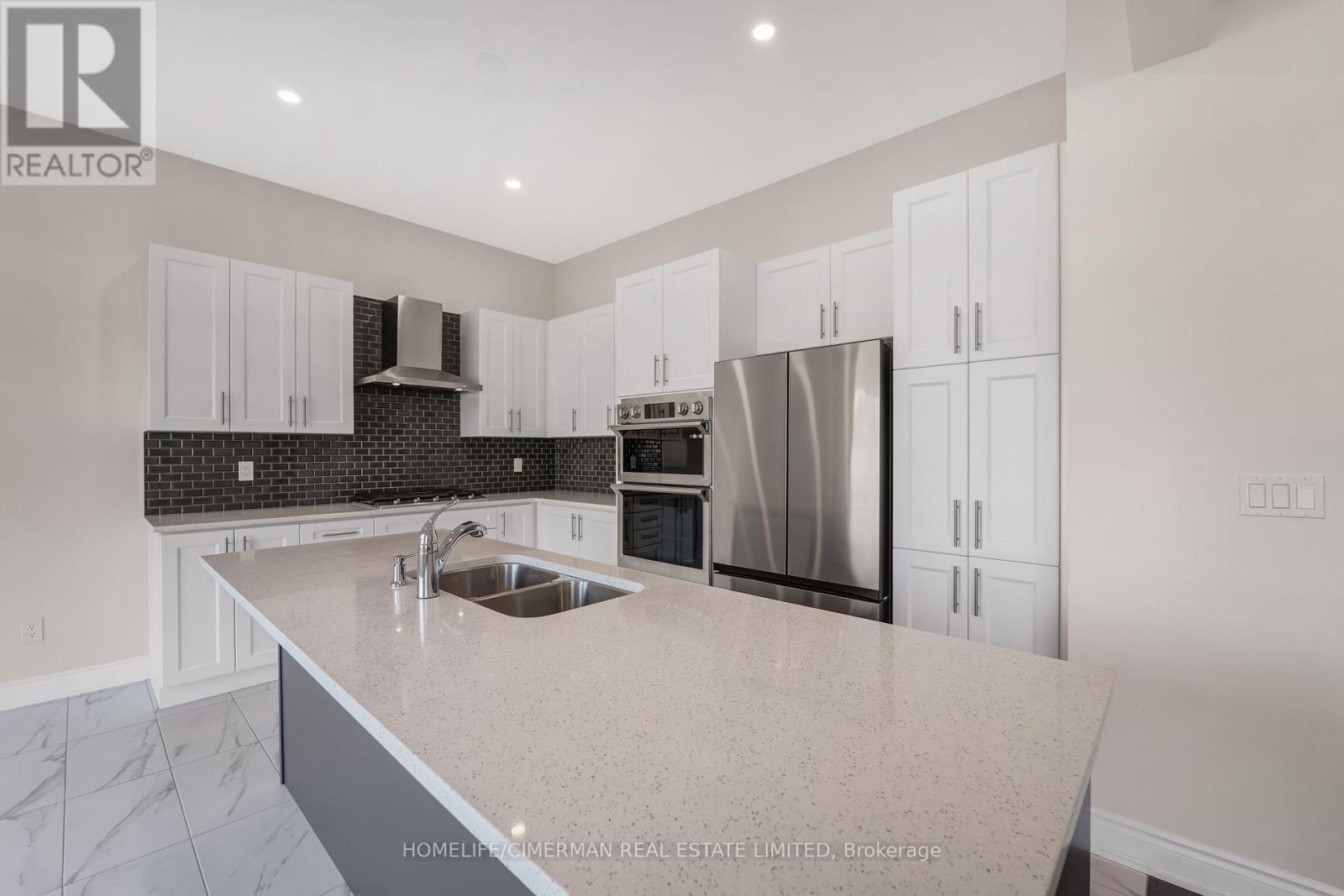 99 Black Walnut Court, Aurora, Ontario  L4G 3Y2 - Photo 9 - N12566430