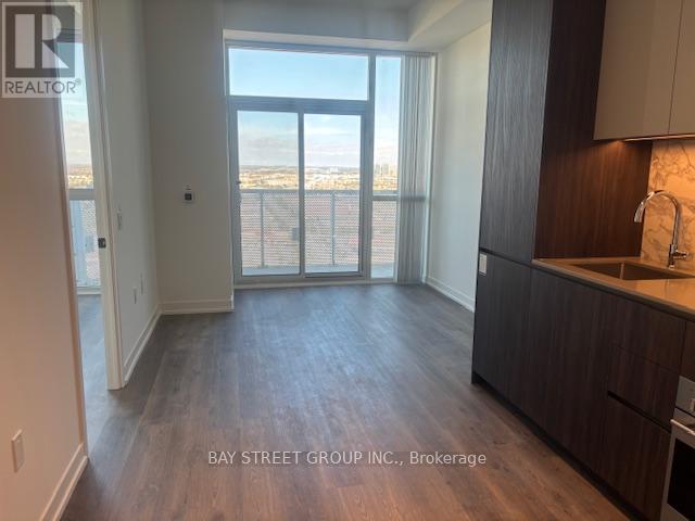 2703 - 8 Interchange Way Street, Vaughan, Ontario  L4K 0R2 - Photo 4 - N12566498