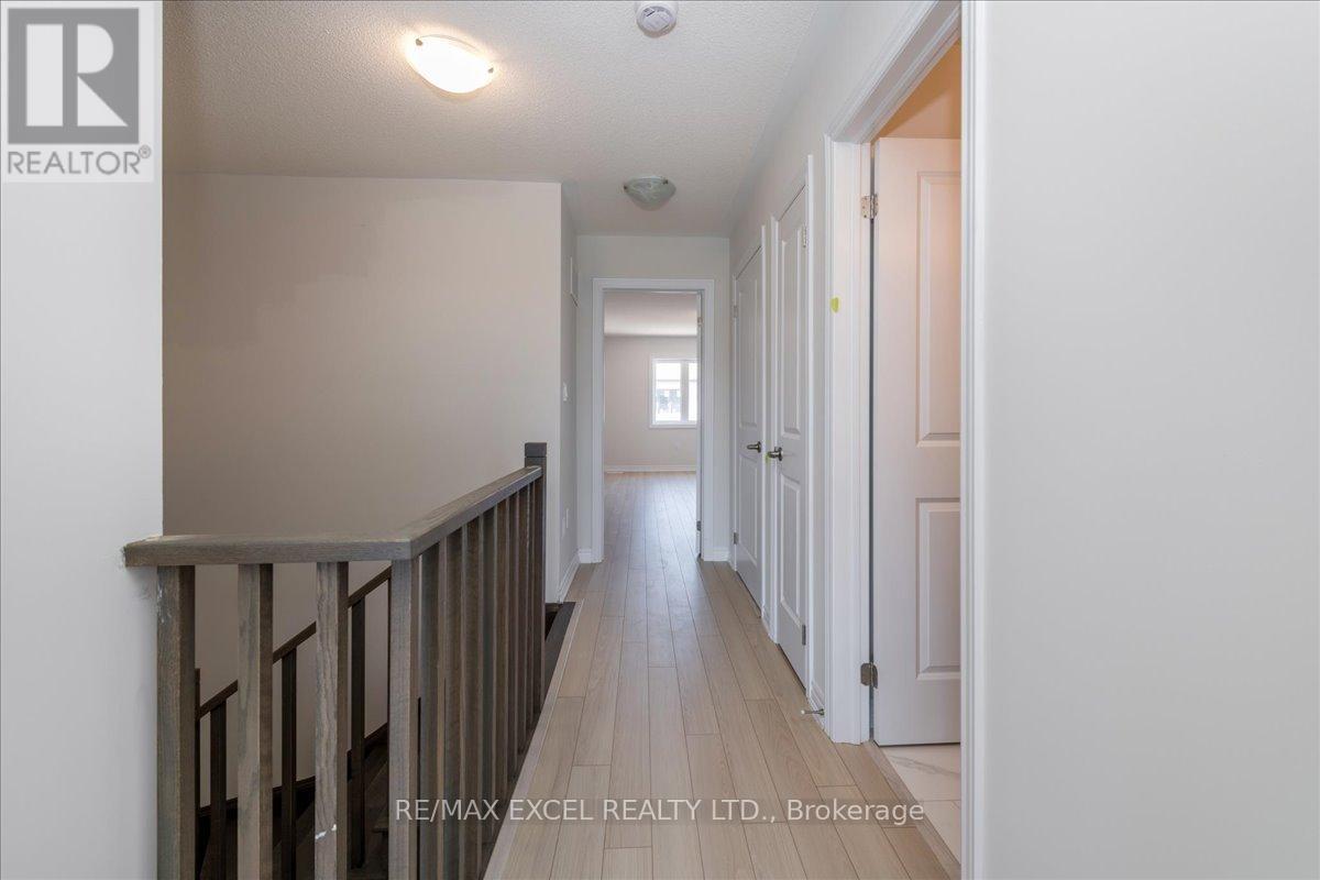 7 Prudhoe Terrace, Barrie, Ontario  L9J 0W2 - Photo 8 - S12566568