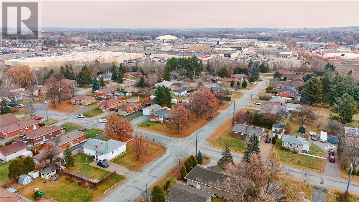 910 Mountview Crescent, Sudbury, Ontario  P3A 3L3 - Photo 3 - 2125726