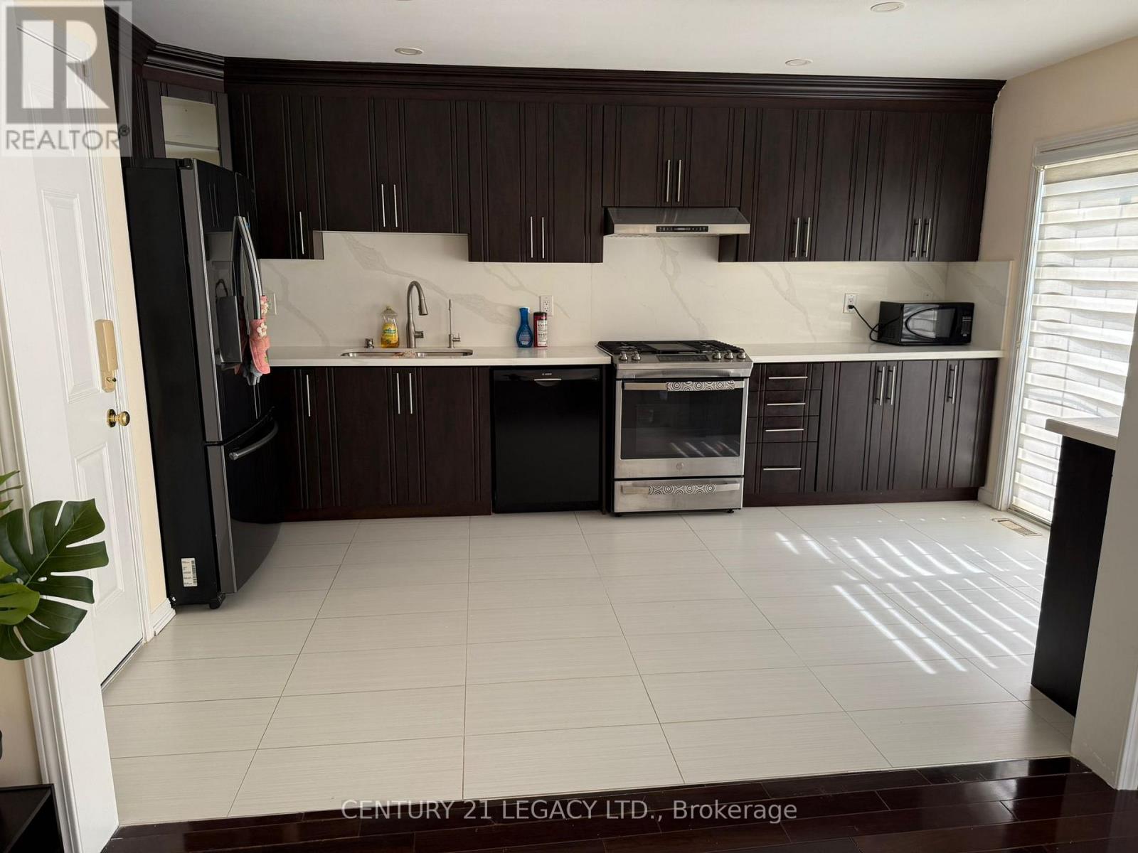 190 Owlridge Drive, Brampton, Ontario  L6X 0M8 - Photo 5 - W12566390