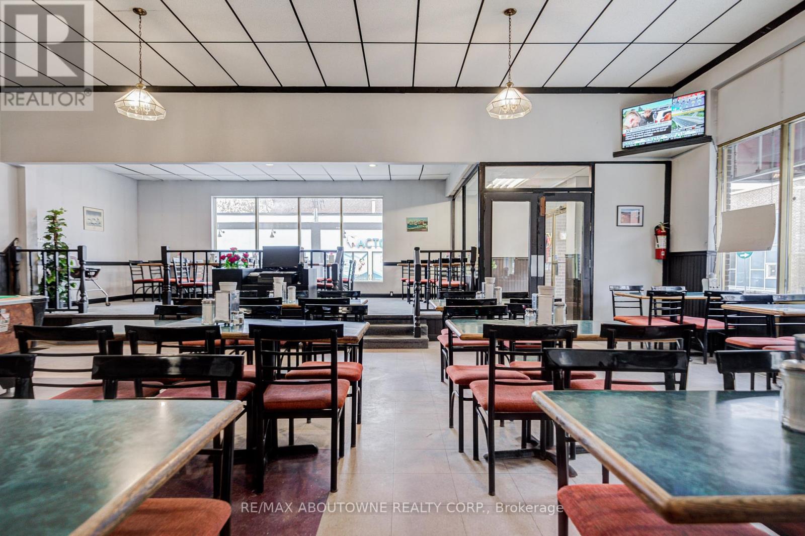 28 Mill Street E, Halton Hills, Ontario  L7J 1H2 - Photo 17 - W12566392