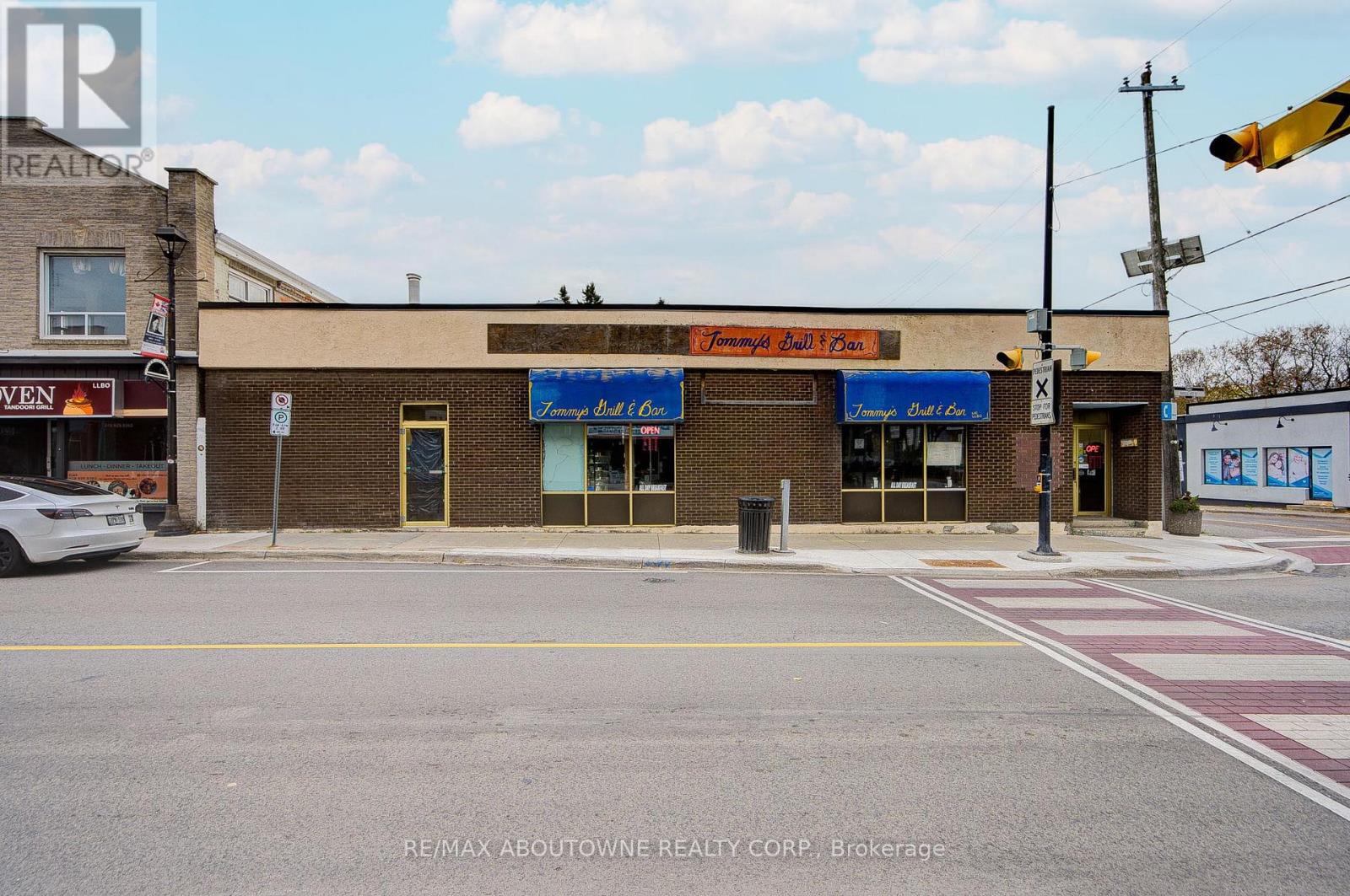 28 Mill Street E, Halton Hills, Ontario  L7J 1H2 - Photo 2 - W12566392