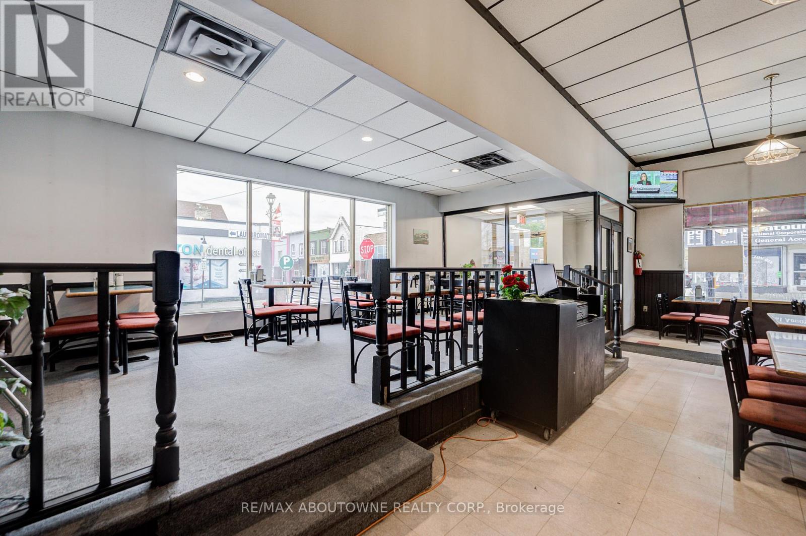 28 Mill Street E, Halton Hills, Ontario  L7J 1H2 - Photo 28 - W12566392