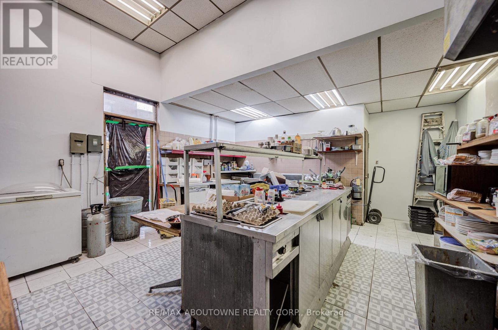 28 Mill Street E, Halton Hills, Ontario  L7J 1H2 - Photo 39 - W12566392