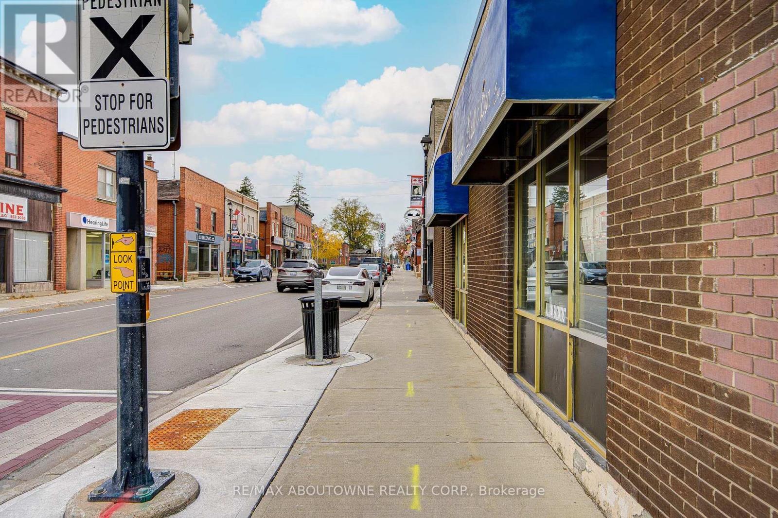 28 Mill Street E, Halton Hills, Ontario  L7J 1H2 - Photo 4 - W12566392