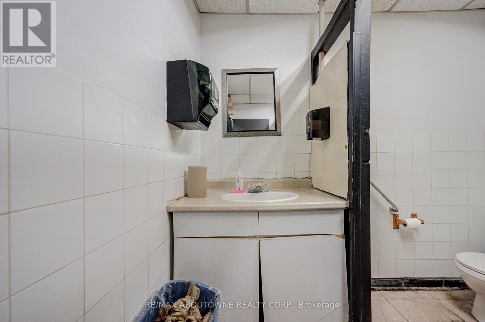 28 Mill Street E, Halton Hills, Ontario  L7J 1H2 - Photo 42 - W12566392