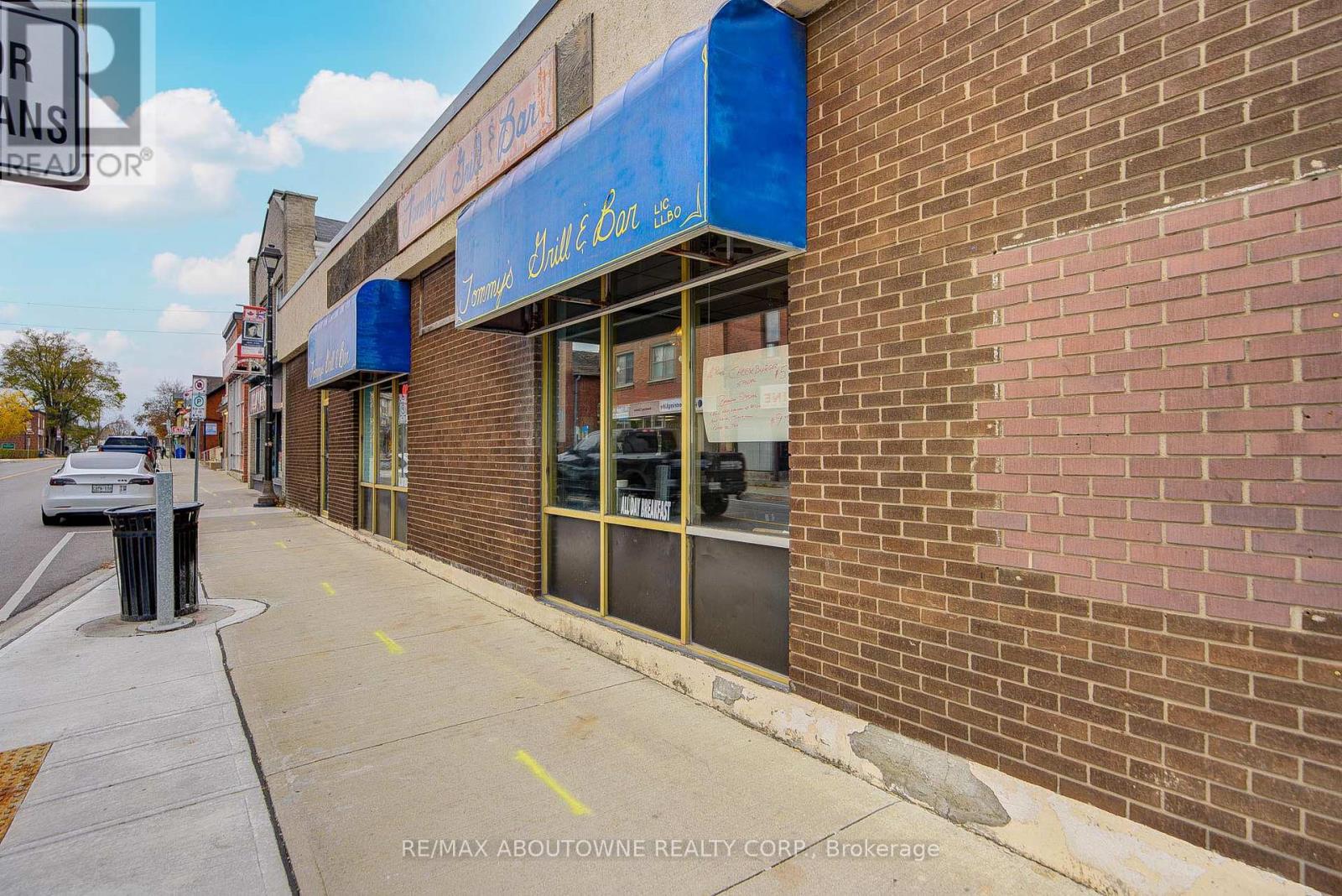 28 Mill Street E, Halton Hills, Ontario  L7J 1H2 - Photo 6 - W12566392