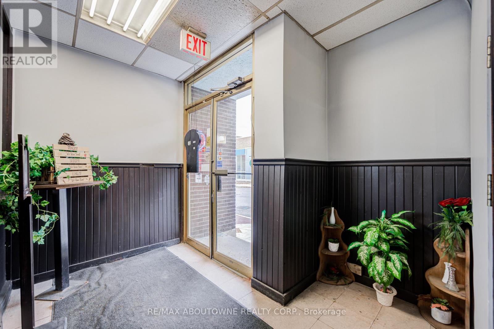 28 Mill Street E, Halton Hills, Ontario  L7J 1H2 - Photo 7 - W12566392